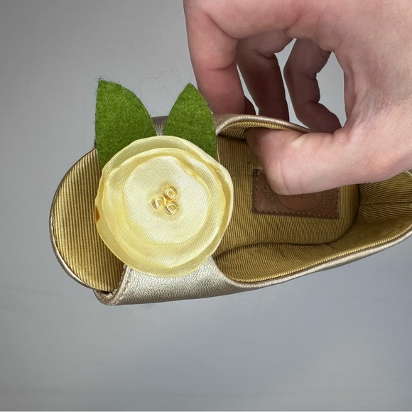 Joyfolie Toddler Girls Gold Flower Ballet Flats Size 5 - Picture 4 of 6